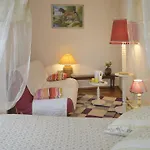 Frühstückspension Domaine De La Cour 3*