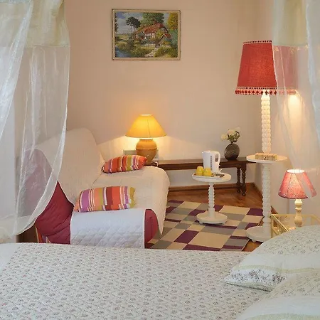 Domaine De La Cour Bed & Breakfast