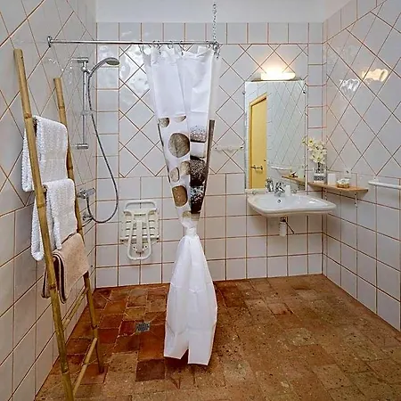 Domaine De La Cour Bed and Breakfast 3*