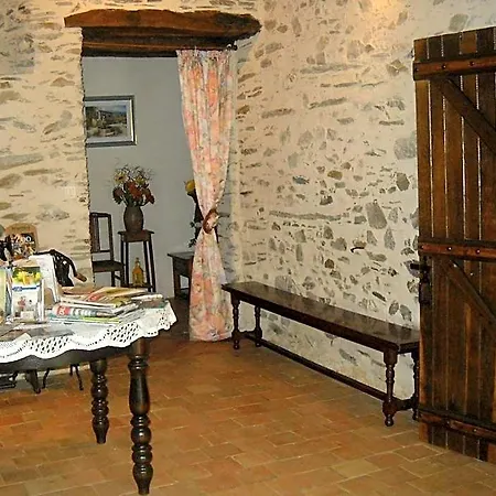 Domaine De La Cour Bed & Breakfast
