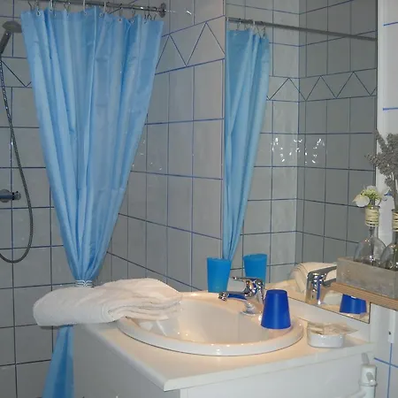 לינה וארוחת בוקר Domaine De La Cour 3*
