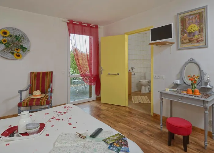 Domaine De La Cour Bed & Breakfast