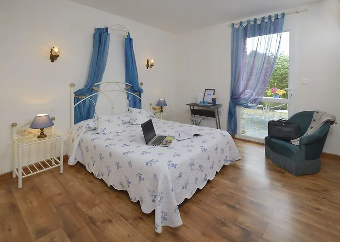 Domaine De La Cour Bed & Breakfast Sainte-Gemme-dʼAndigné