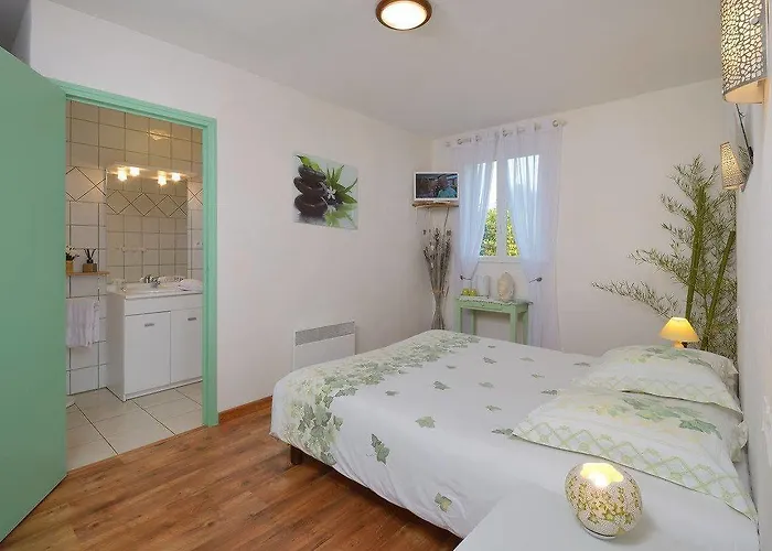 Domaine De La Cour Bed & Breakfast