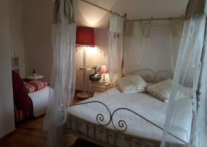 Domaine De La Cour Bed & Breakfast