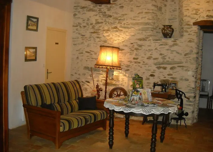 לינה וארוחת בוקר Domaine De La Cour 3*